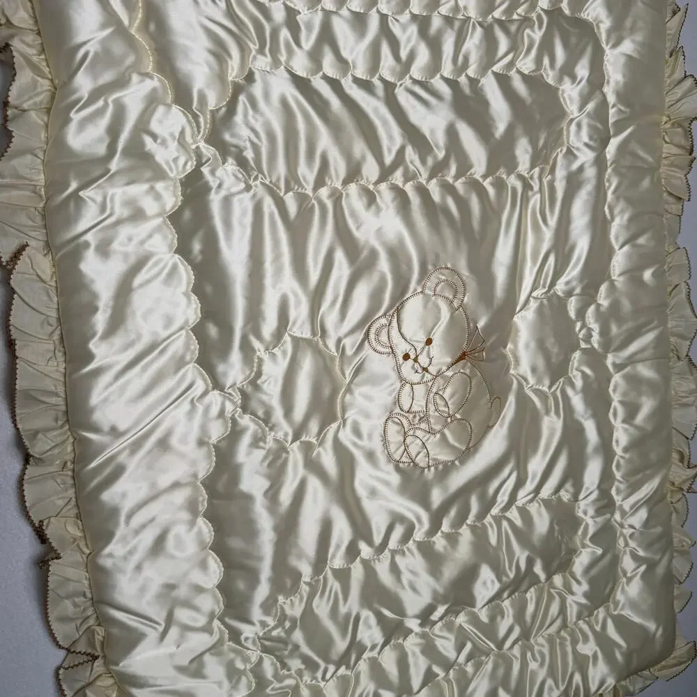Vintage 1960s The Quiltex Co Satin Baby Crib Comforter Teddy Bear Ruffle 34x42